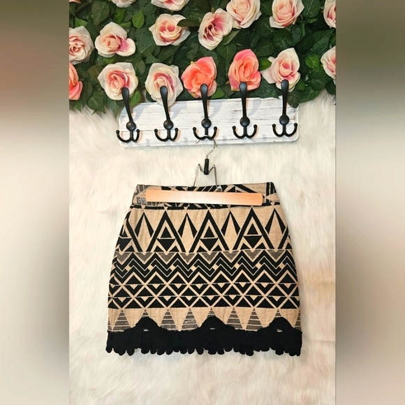 Topshop Dresses & Skirts - Topshop Geo Print Knit Mini Skirt (Rare)